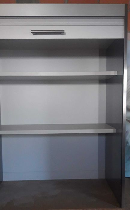 Armário persiana de apoio no tampo