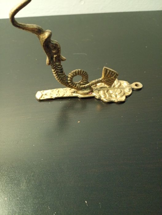 Gancho de parede em bronze - cavalo marinho - vintage	meados sec xx