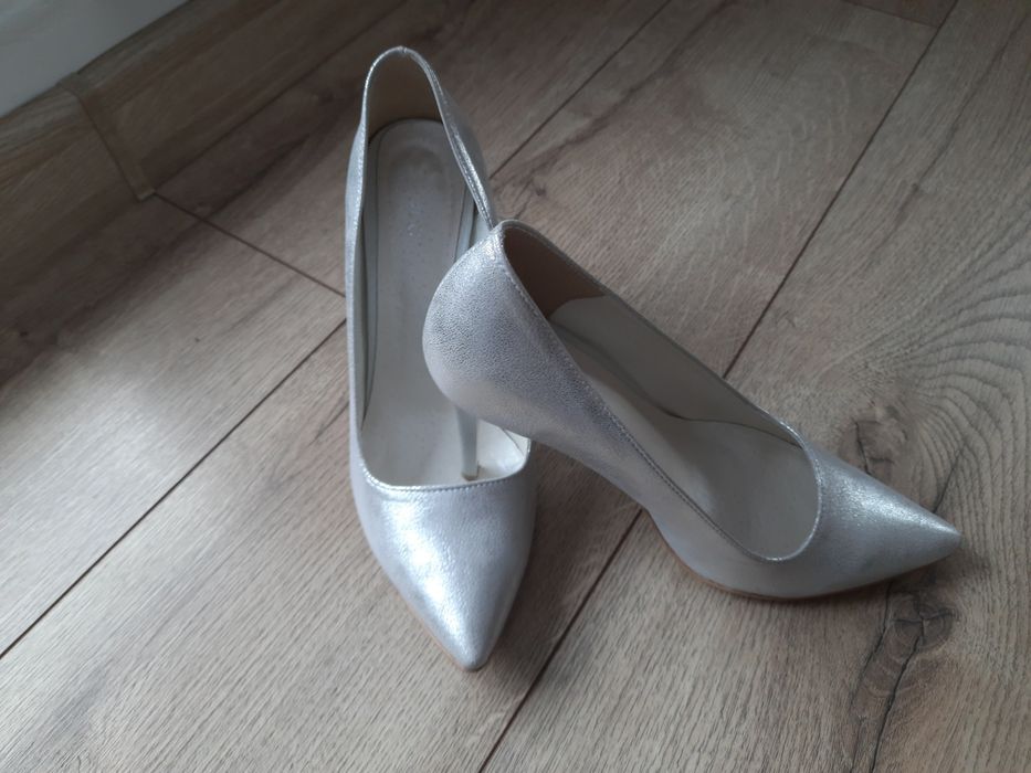 Szpilki kolor srebrny