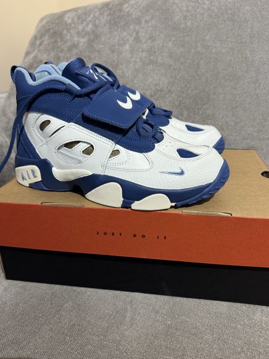 Нові шкіряні кросівки Nike, розмір 40 (7Y)