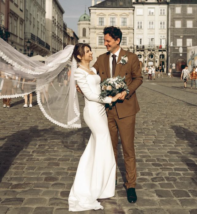 Продам весільну сукню