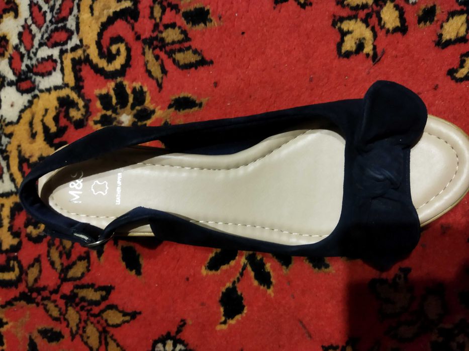 Продам босоножки