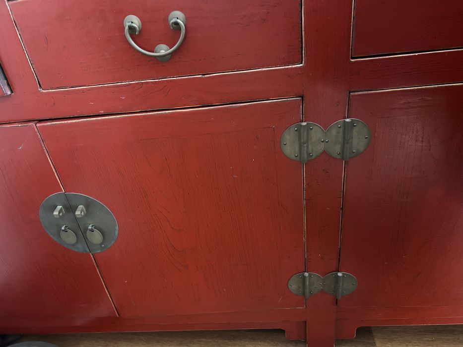 Aparador em madeira estilo chinês