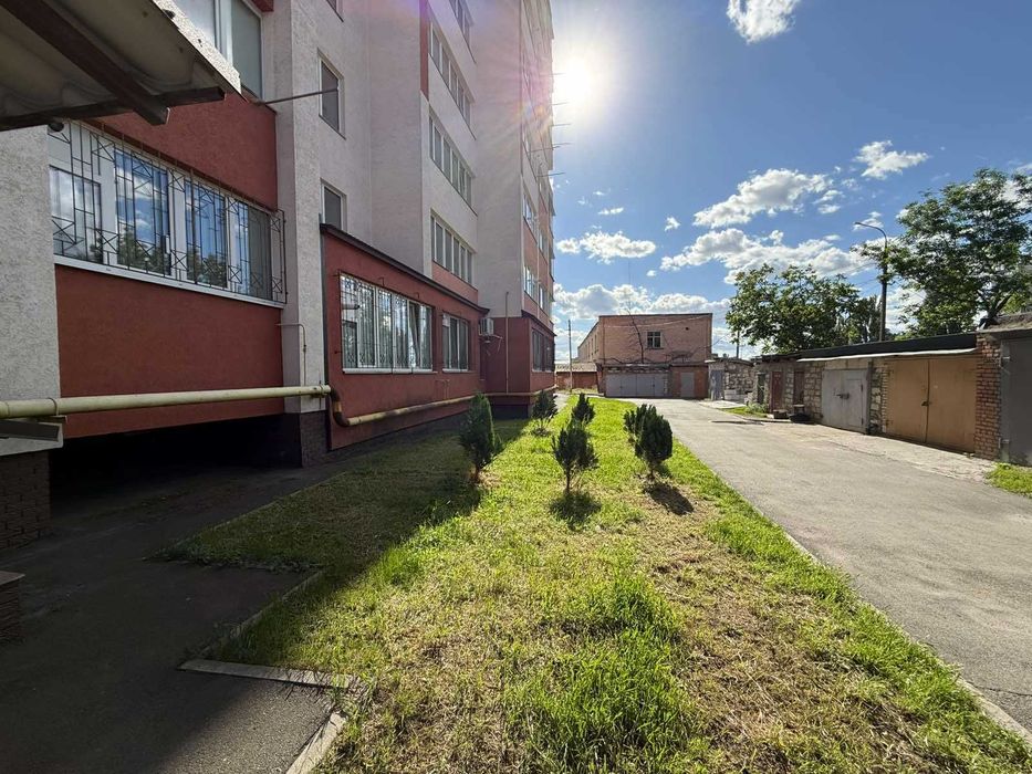 (5) Продам комору в житловому будинку 8116