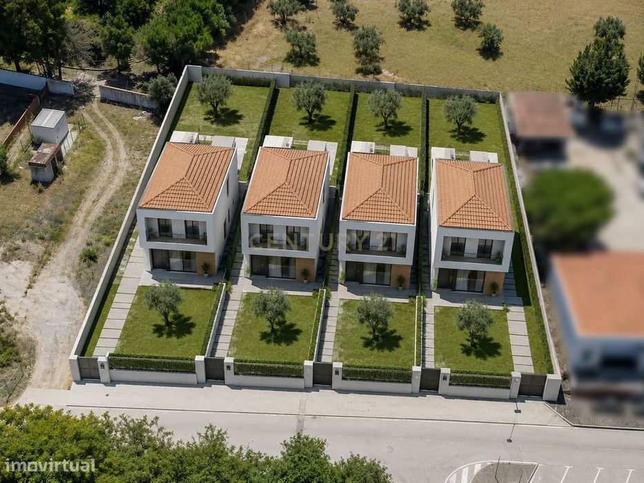 Urban Plot of 2,500 m² with Construction Capacity of 1,500 m² for Residential Use