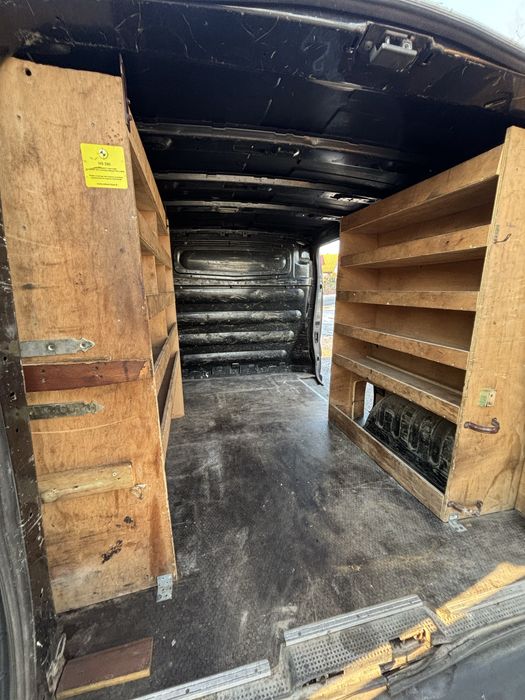 2002 bus Renault Trafic z regałami