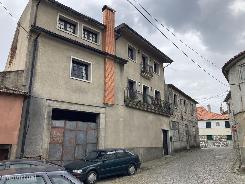 Casa Rústica em Cabanas de Viriato – Com Potencial de Remodelação