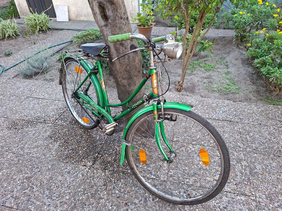 Biciclete antiga MAYAL por senhora