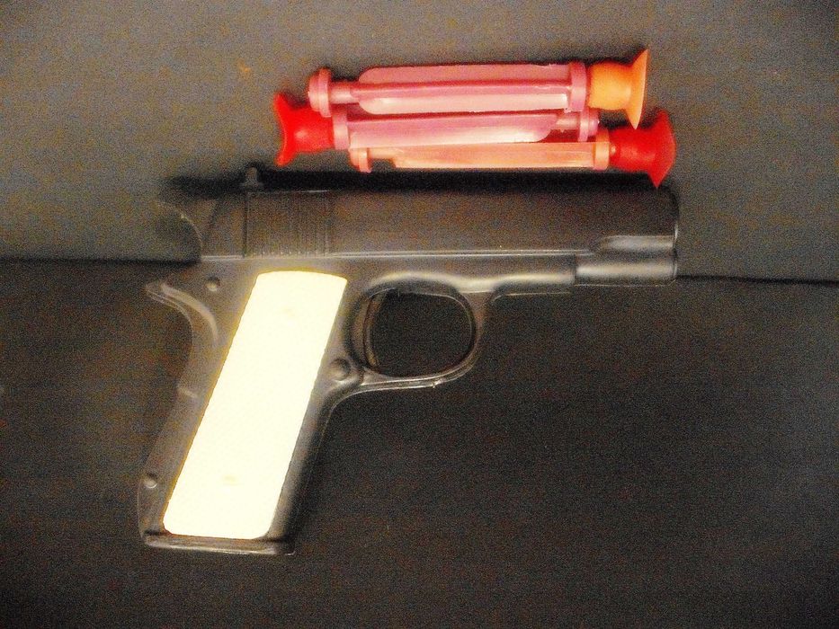 BRINCOVIANA - Pistola de brincar com dardos antiga