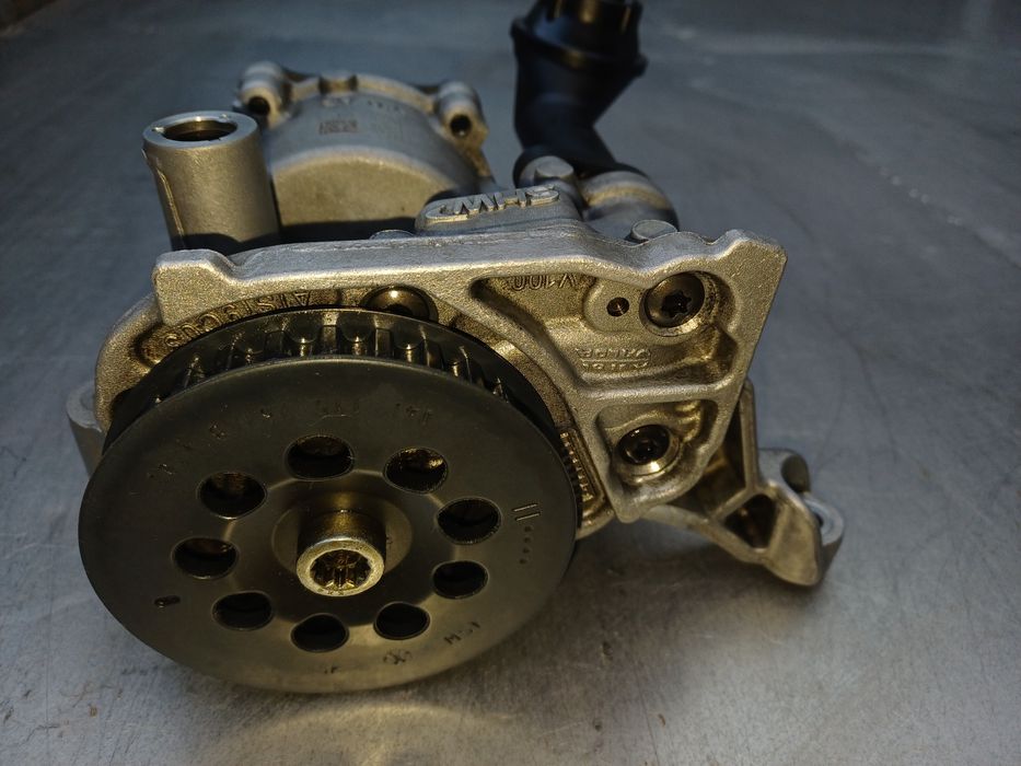 Продам масляний насос  з шкоди А 7 20015р