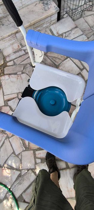 Cadeira sanitária NOVA.