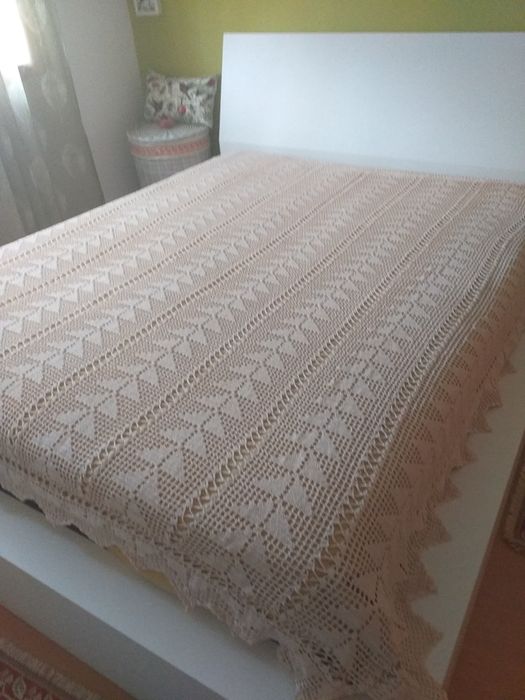 Colcha de renda beje feita à mão!