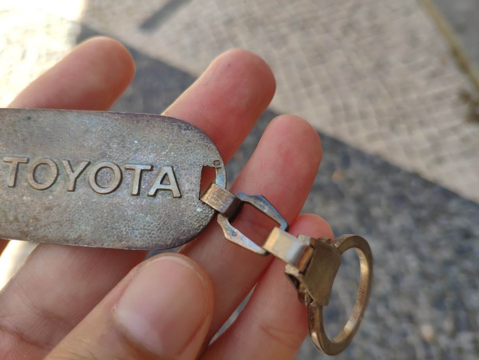 Porta chaves Toyota em prata