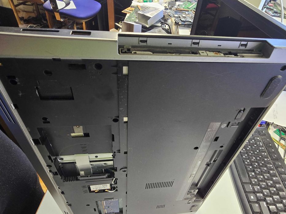 Dell inspiron 5749. Екран 17.3" i5-5200U Працює, на відновлення, запч.