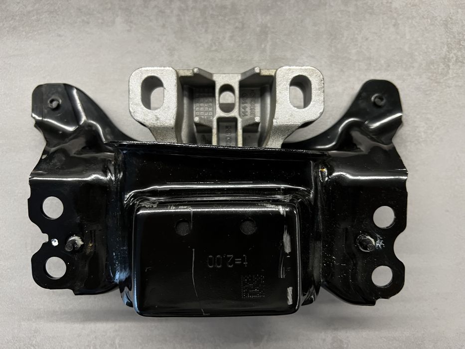 Poduszka skrzyni biegów Skoda Octavia III