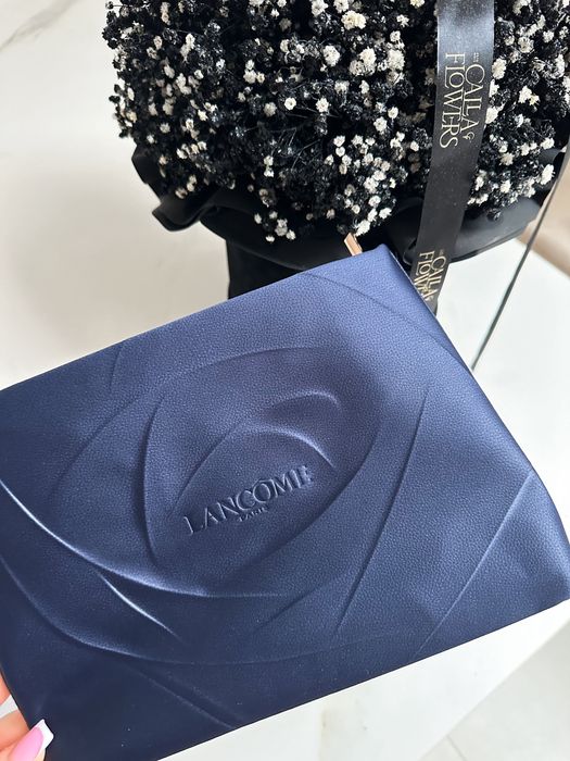 Granatowa elegancka klasyczna kosmetyczka Lancome