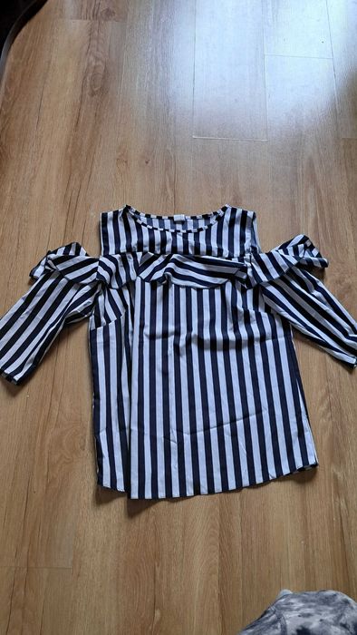 Bluzka hiszpanka odkryte ramiona w paski granat biel rozm M nowa