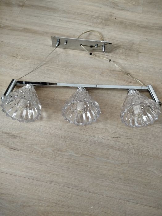 Lampa sufitowa z żarówkami energooszczednymi