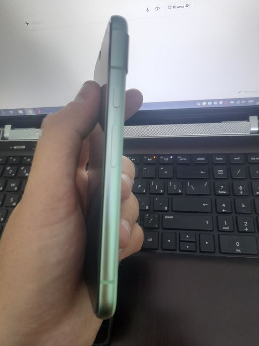 Продам Pixel 8a в дуже гарному стані + швидкий зарядний пристрій
