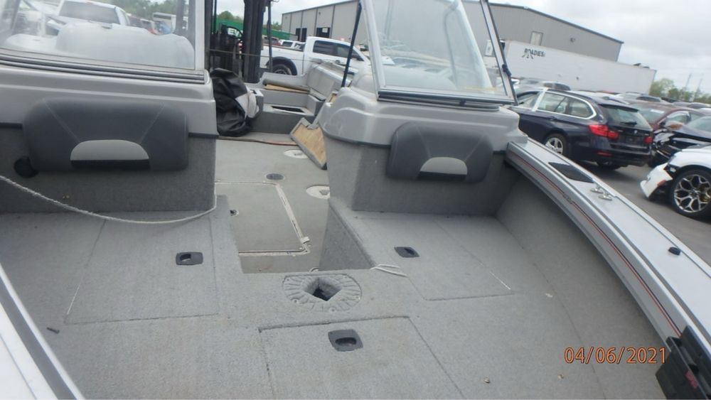 Моторний човен Tracker targa