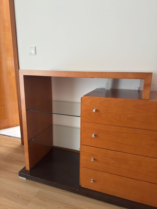 Mobilia de quarto casal em madeira de Cerejeira