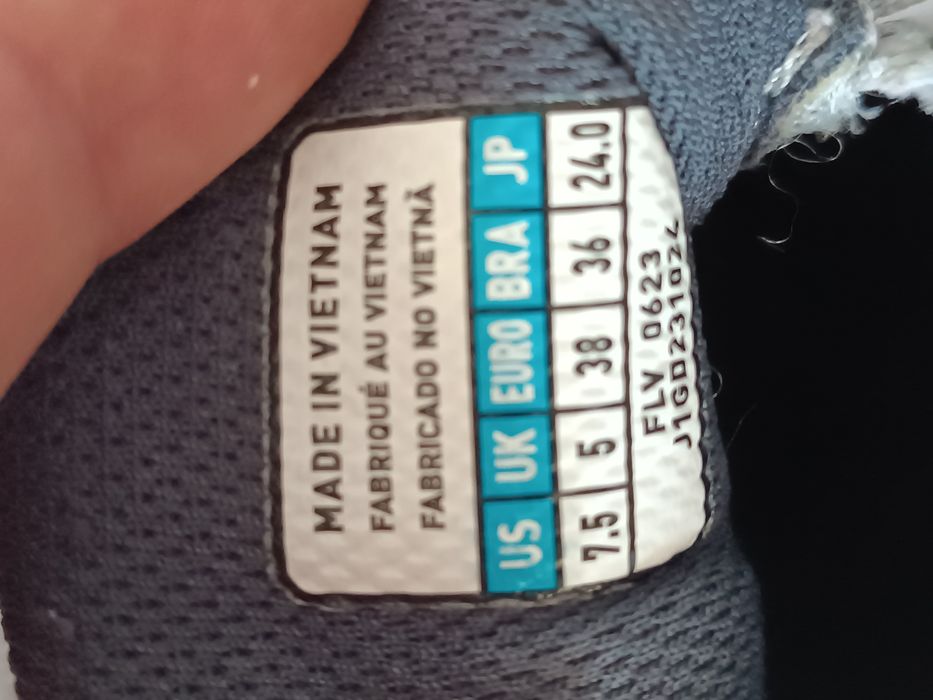 Кросівки Mizuno 38 розміру