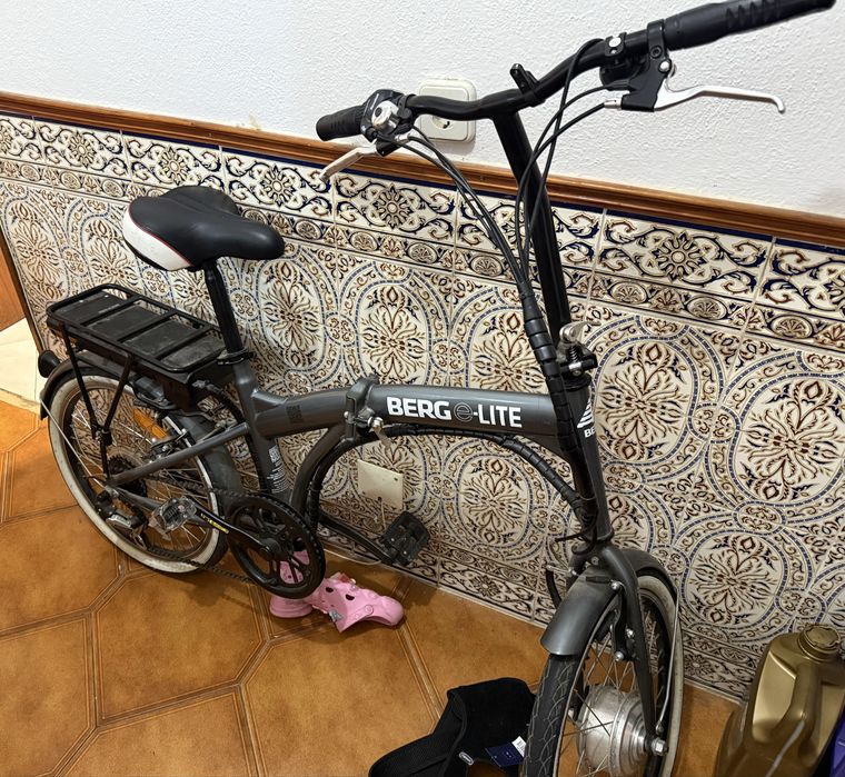 Bicicleta eletricas usada. Obs nao sei se a bateria esta boa 150 cada