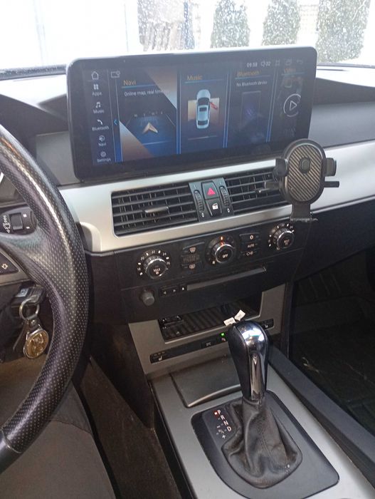 BMW E61  2.5 diesel kombi. Automat skory