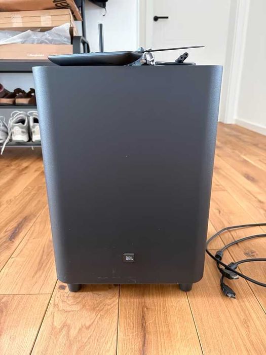 Soundbar JBL 5.1 Soundbar z bezprzewodowym subwooferem.