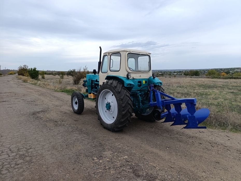 Продам ЮМЗ 6 з плугом