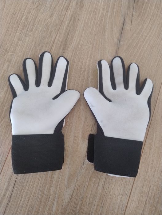 Rękawice piłkarskie