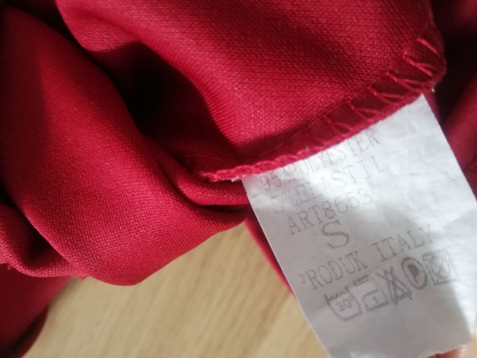 Czerwona sukienka babydoll z falbanką