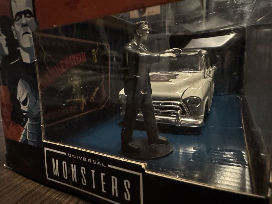 колекційна машинка та фігурка Frankenstein з серії Universal Monsters від Jada Toys нова