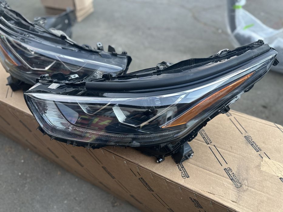 Фара передня Toyota Highlander 2022 Європа