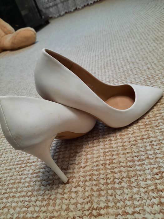 Весільні туфлі .