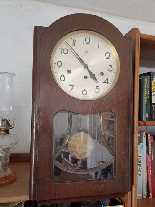 Relógio antigo de parede