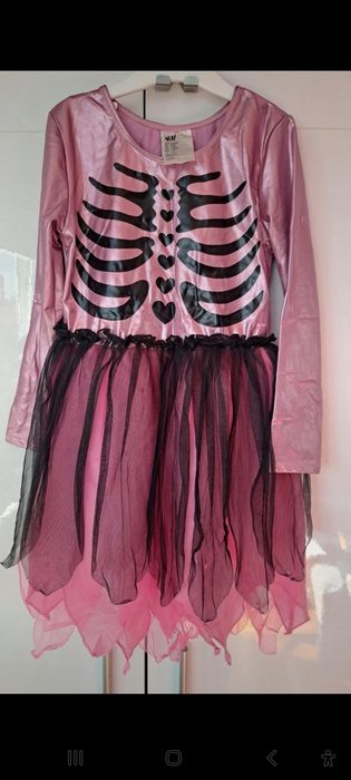 Kostium na halloween h&m 
R 122/228
Stan bdb-czarny tiul troszkę pocha