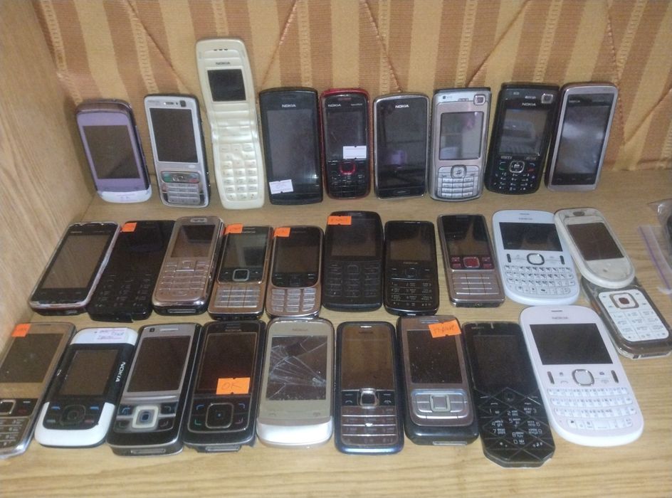 Продам лот кнопочних телефонів,можна і поштучно