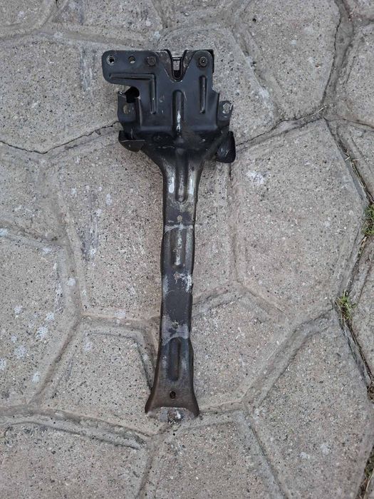 Замок капота VW Touareg