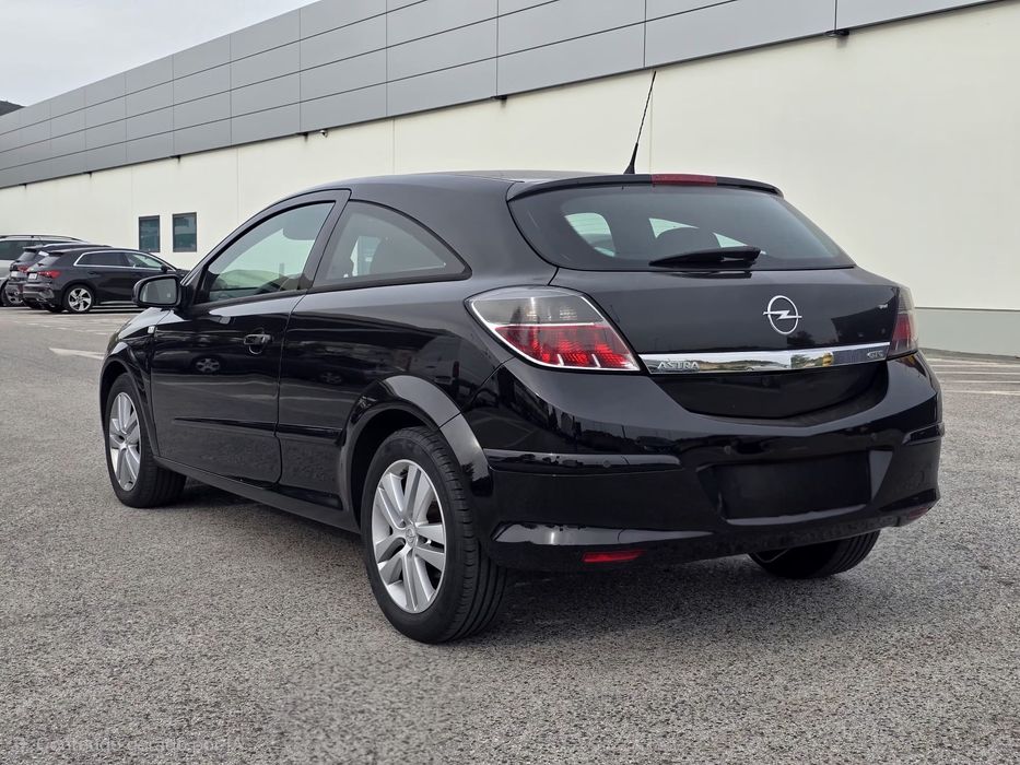 Opel Astra GTC SPORT 1,3 CDTI Coupé 2300€ — photo 4