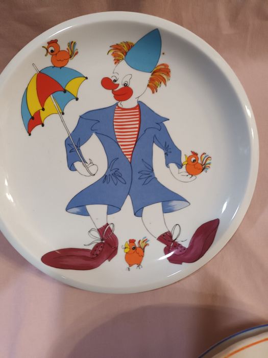 Pratos infantis em porcelana