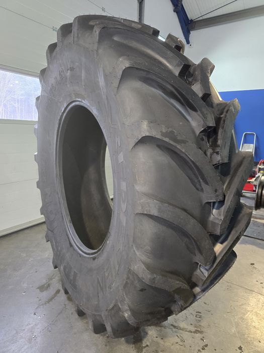 Opona 710/75r42 Vredestein