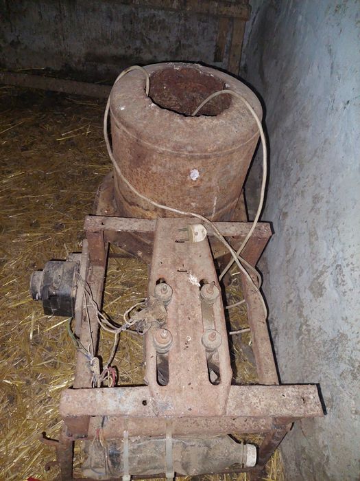 Продам корморізку