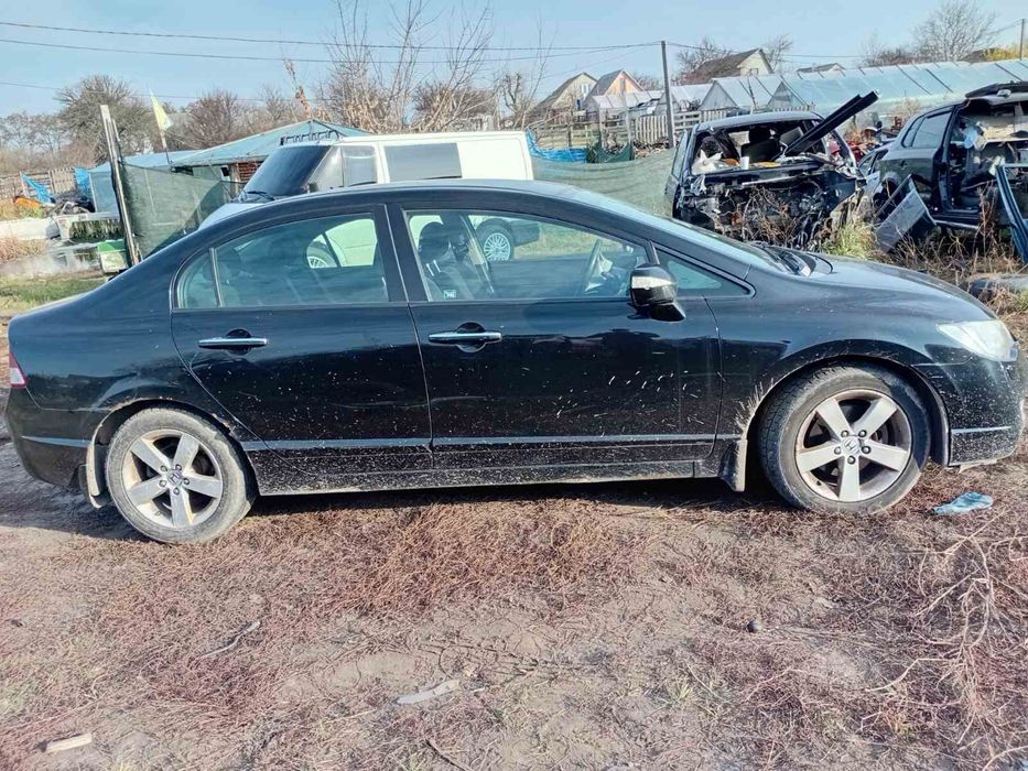 Автозапчасти разборка Honda Civic 4D Хонда Сивик