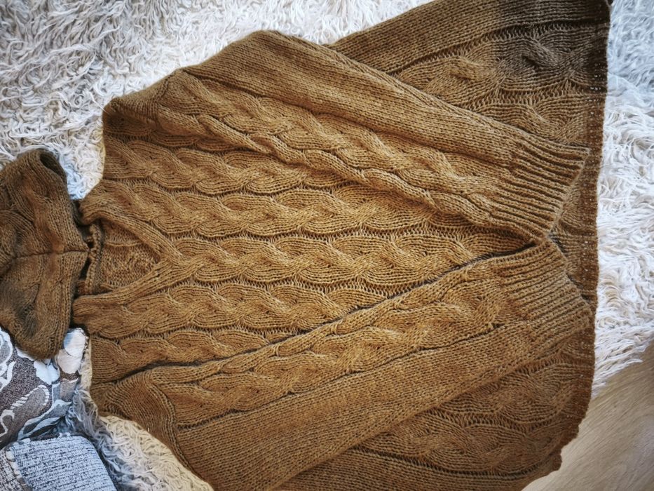 Шикарный светрик ажурної в'язки.