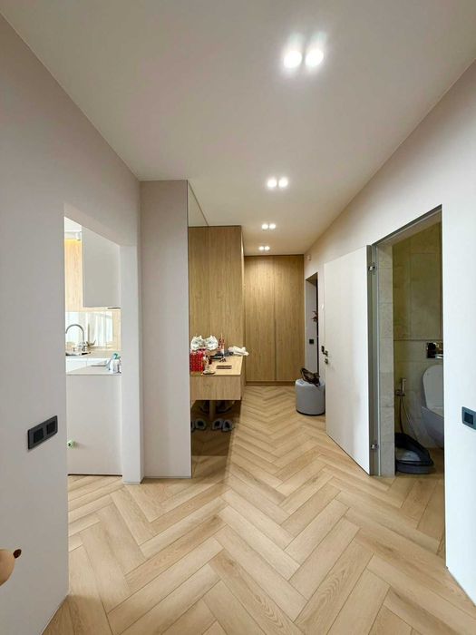 Продам чудову 2-кімнатну квартиру в ЖК Варшавський мікрорайон.