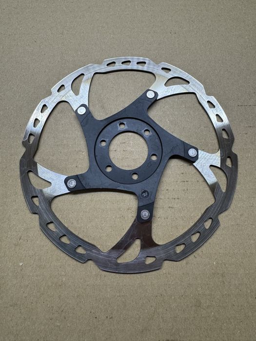 Tarcza Shimano SM-rt76-m
Na śruby