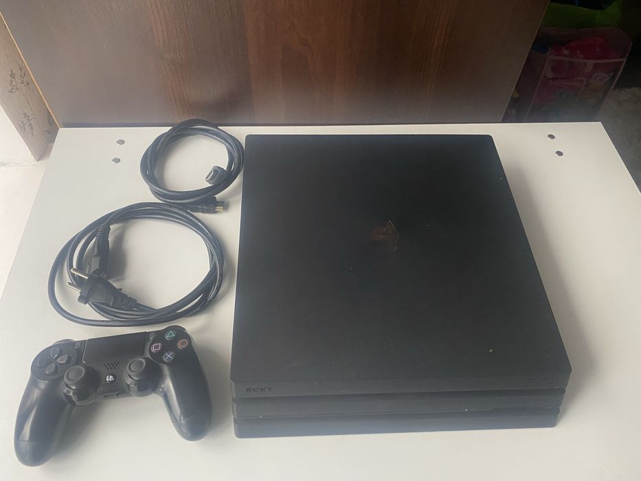 Продам PS4 pro на 1tb
