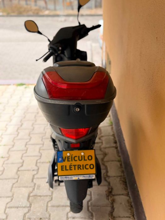 Moto eletrica goose bateria litio com capacete e carregador