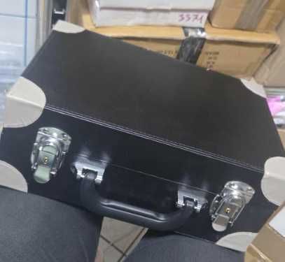 Kuferek na kosmetyki do makijażu z lusterkiem